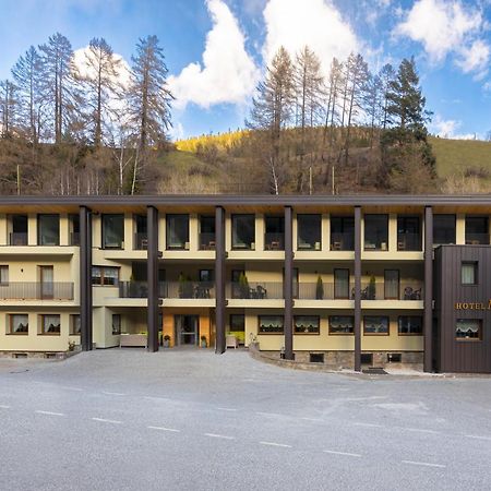 Hotel Maibad Випитено Екстериор снимка