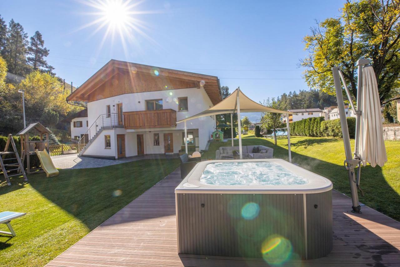 Hotel Maibad Випитено Екстериор снимка