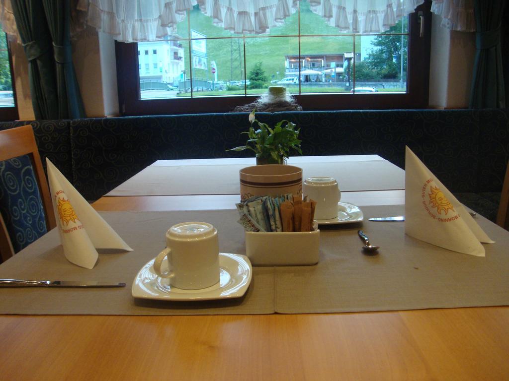 Hotel Maibad Випитено Екстериор снимка