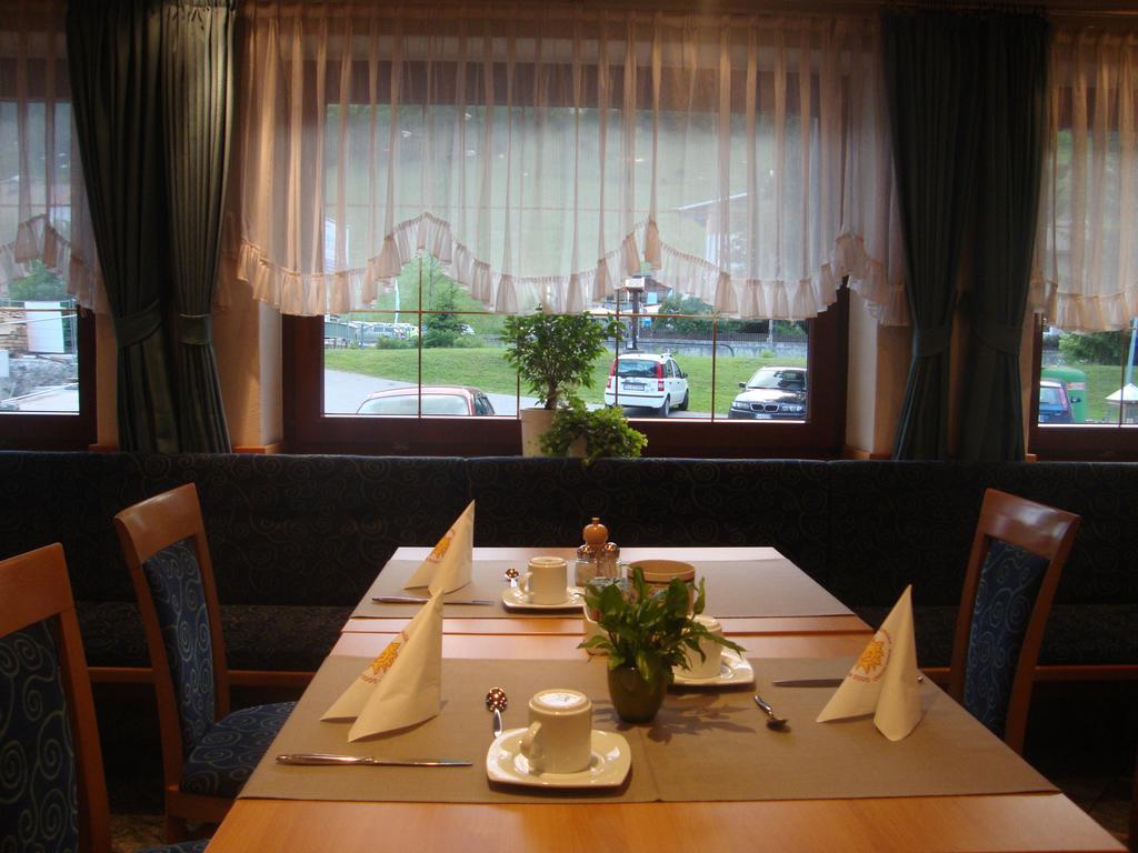 Hotel Maibad Випитено Екстериор снимка
