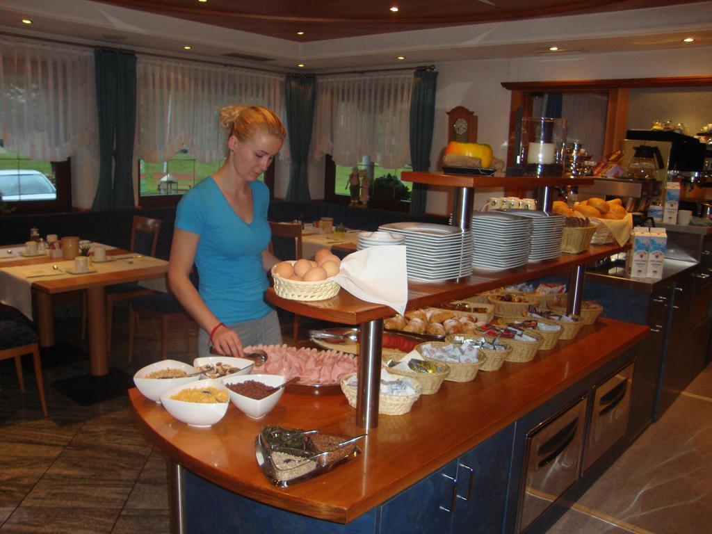 Hotel Maibad Випитено Екстериор снимка