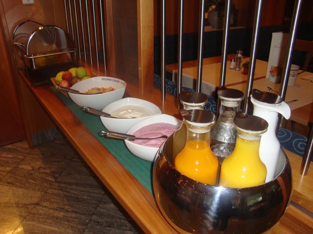 Hotel Maibad Випитено Екстериор снимка