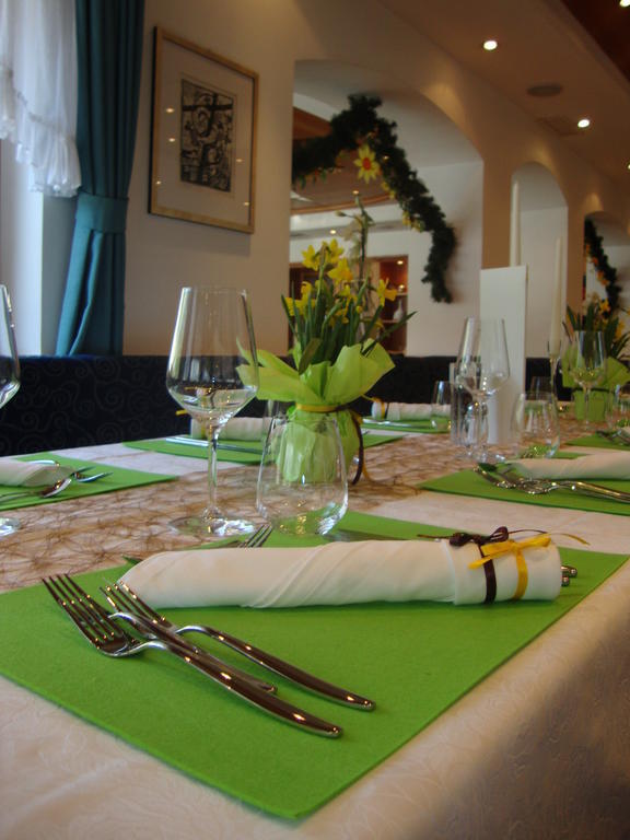 Hotel Maibad Випитено Екстериор снимка