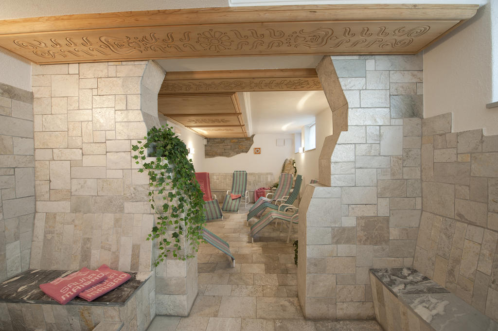 Hotel Maibad Випитено Екстериор снимка